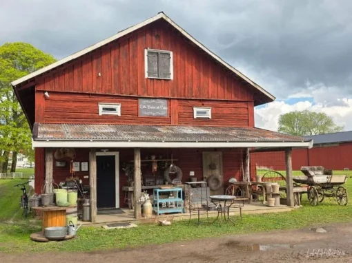Lilla Boden på Espås utanför Falköping med lantlig gårdsbutik, inredning och trädgårdsdetaljer i rustik miljö.