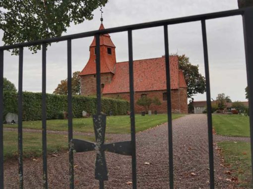 Entré till Norra Kyrketorps kyrka (Skultorps kyrka)